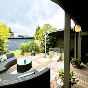 Cozy With Sauna, Jacuzzi&yard Near Amsterdam , Vijfhuizen Nederland