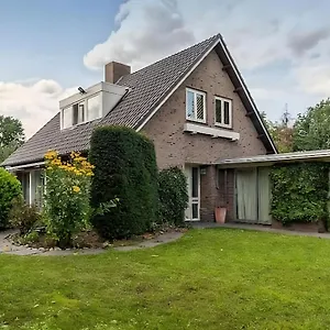 Ground Floor And Twin Bedroom In Luxurious With Beautiful Garden Very Near Tue And Centre , Eindhoven Nederland