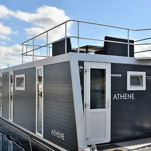 Cosy Floating Boatlodge Athene , Maastricht Nederland